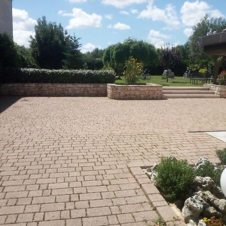 The Holiday House Hotel Santeramo in Colle Buitenkant foto