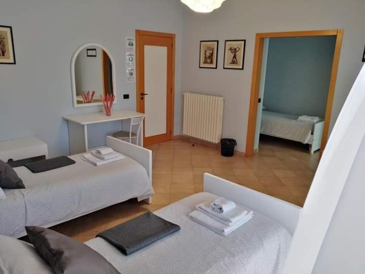 The Holiday House Hotel Santeramo in Colle Buitenkant foto