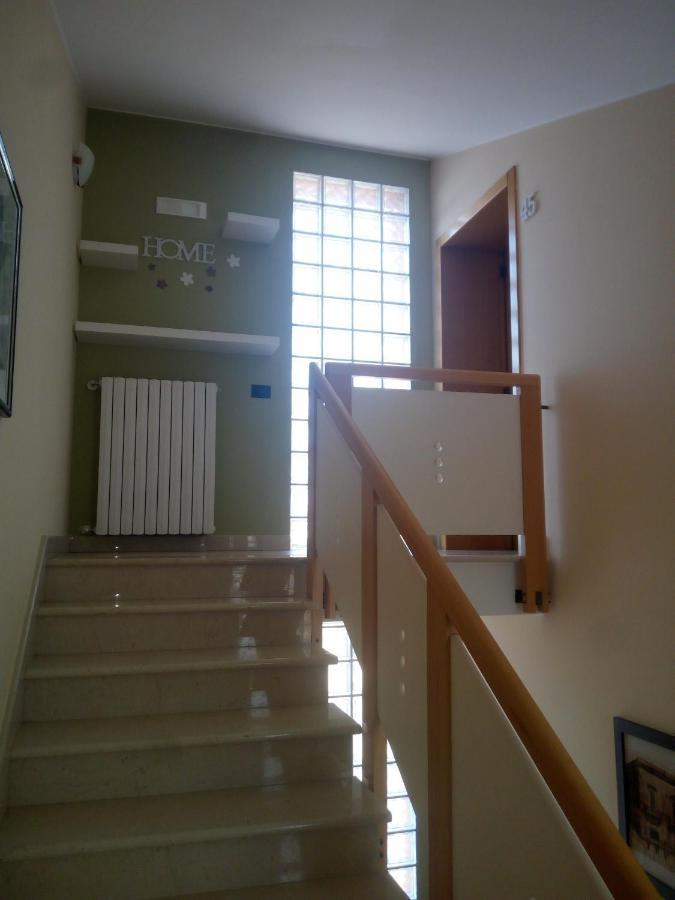 The Holiday House Hotel Santeramo in Colle Buitenkant foto