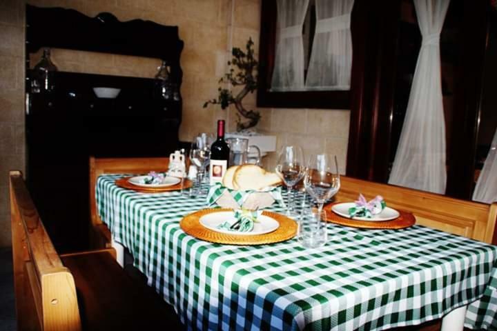 The Holiday House Hotel Santeramo in Colle Buitenkant foto